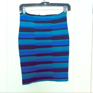 Turquoise, Cobalt & Black Striped optical illusion